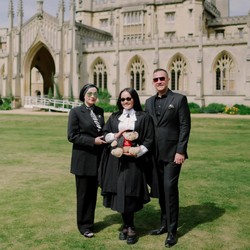 Ferdy Hasan Semringah Anak Jadi Lulusan Terbaik di Universitas Cambridge