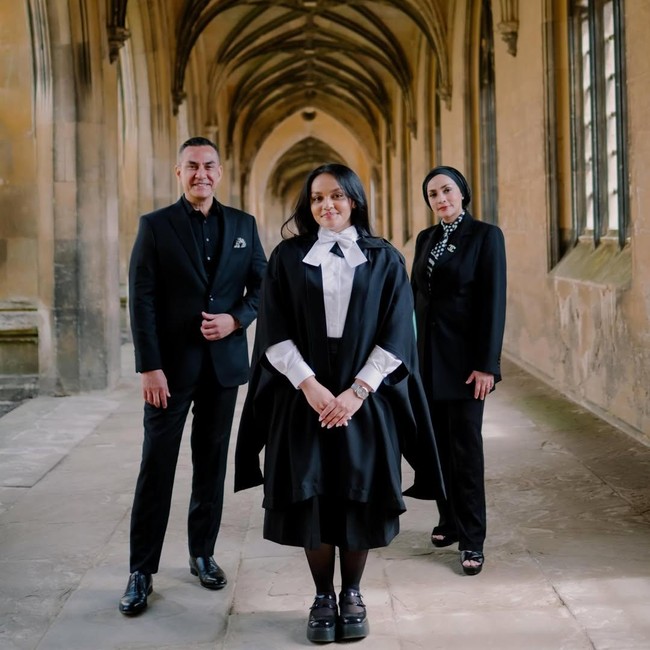 Ferdy Hasan Bangga Hadiri Wisuda Anak di Universitas Cambridge