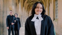 Farah Labita lulus menjadi mahasiswa terbaik dan menyandang gelar Master of Business Administration. Foto: Instagram @ferdyhasan