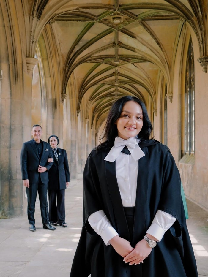 Ferdy Hasan hadiri wisuda putrinya di University of Cambridge.