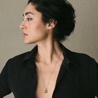 “Apa yang terjadi? Brigitte melihat pesan di ponsel suaminya dari tokoh terkenal, aktris Iran Golshifteh Farahani,” kata Florian terkait insiden dugaan pertengkaran Emmanuel dan istri di pesawat yang telah ditepis oleh sang presiden. Foto: Instagram @golfarahani
