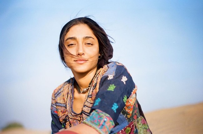 Pemilik nama lengkap Rahavard Farahani itu pernah beradu akting dengan bintang-bintang besar, seperti Leonardo DiCaprio dalam Body of Lies. Golshifteh juga bermain dalam ‘Extraction’ bersama Chris Hemsworth hingga ‘Paterson’ bersama Adam Driver.  Foto: Instagram @golfarahani