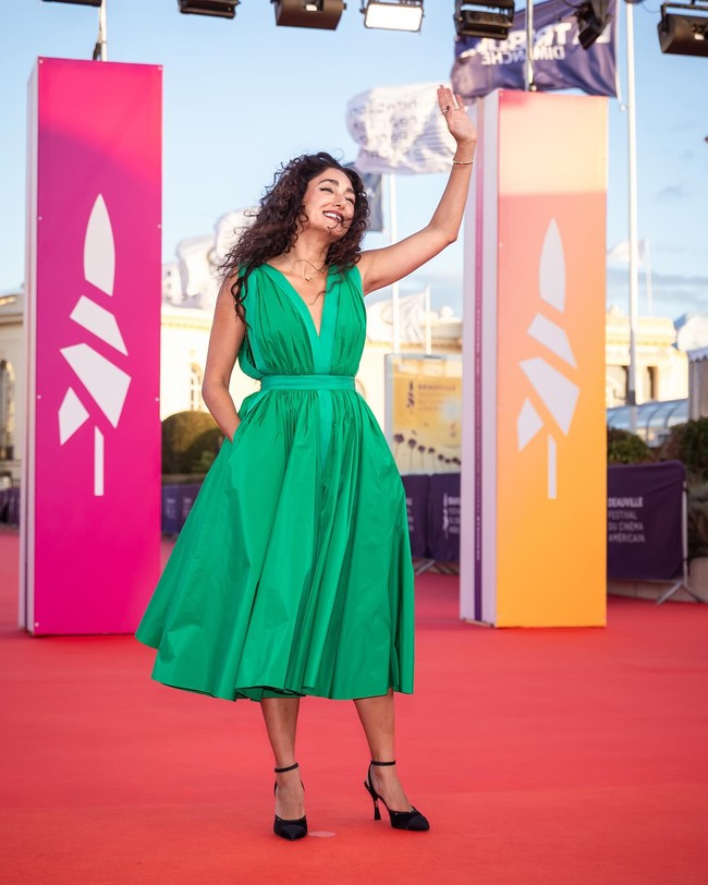 Terkait hubungan pribadi, Golshifteh pernah menikah dengan Amin Mahdavi lalu pacaran dengan aktor Prancis Louis Garrel setelah bercerai. Pada 2015, ia juga sempat menikah dengan pria Australia Christos Dorje Walker. Foto: Instagram @golfarahani