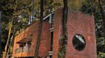 Healing Tipis-tipis! Ini 10 Kafe View Pegunungan Terbaik di Puncak