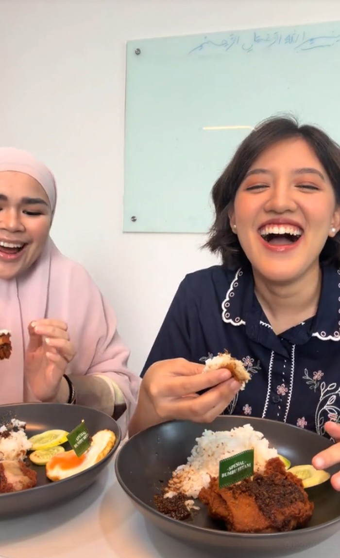 Ify dan Sivia kulineran