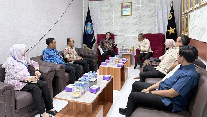 Kanwil KemenHAM DKI Jakarta dan BNNP DKI melakukan audiensi terkait Kampung REDAM. (dok. ist)