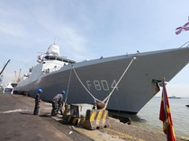 Kapal Perang Belanda HNLMS De Ruyter Bersandar di Surabaya Bawa Misi Diplomatik
