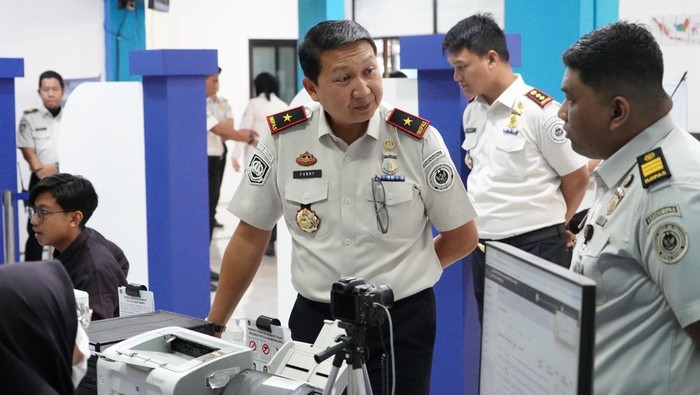 Kepala Kantor Wilayah Dirjen Imigrasi Sumsel Yohannes Fanny Satria Cahya Aprianto mengunjungi Kantor Imigrasi Kelas II Non TPI Muara Enim