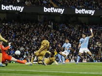 Manchester City Terus Pepet Arsenal