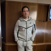 Gaya Santai Menteri Luar Negeri AS Pakai Tracksuit Nike Jadi Viral