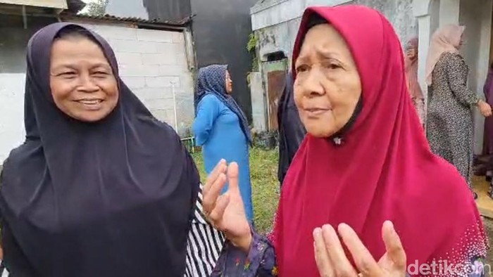 Gim Suyati saat tiba di Desa Adinuso, Reban, Batang, Kamis (14/5/2026). Selama 31 tahun, dia di Malaysia tanpa dokumen resmi.