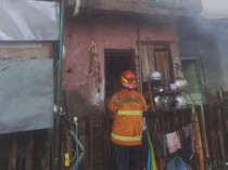 Kebakaran Rumah Dekat Rel di Malang Bikin Perjalanan 2 KA Tertunda