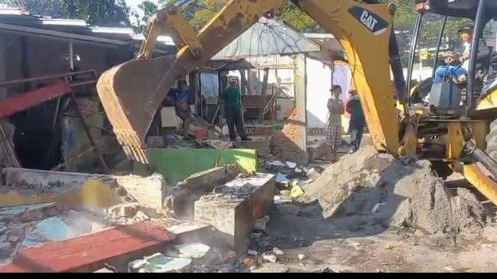 Penertiban PKL di Kecamatan Mariso, Makassar.