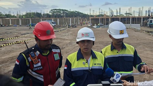Pengawas Proyek Pembangunan Sekolah Rakyat dari Kementerian Pekerjaan Umum di Kecamatan Kayangan, Lombok Utara, Arahman, ditemui di Lombok Utara, Kamis (14/5/2026). (Foto: Ahmad Viqi/detikBali)