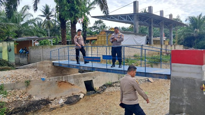 Polda Riau merampungkan 39 jembatan pada tahap 2.