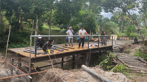 Polda Riau merampungkan 39 jembatan pada tahap 2. Polda Riau merampungkan 39 jembatan pada tahap 2.