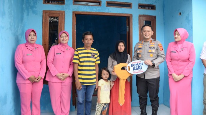 Polres Bogor resmi merampungkan pembangunan 13 unit rumah dalam program Rumah ASRI (Aman, Sehat, Rapi, Indah).