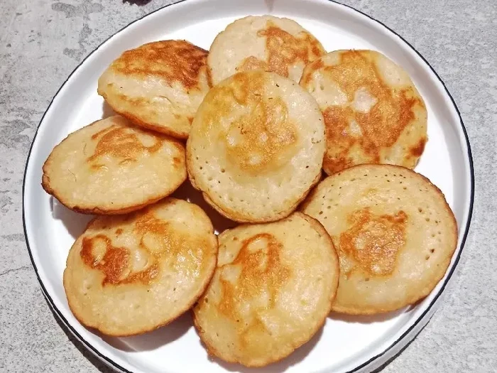Potret pinukuik, camilan tradisional khas Minangkabau yang mirip pancake. (dok. Cookpad @KasMira).