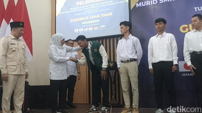 Pemprov Jatim Kirim 4.920 Lulusan SMK Magang dan Kerja ke LN