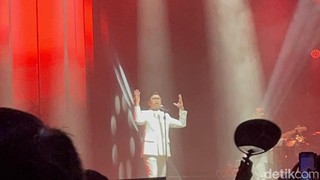 Tennis Indoor Menggema pada Malam Nostalgia Bersama Sammy Simorangkir