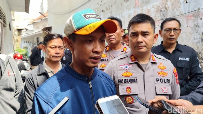 Setiawan (kiri) bersama Kapolres Cirebon Kota, AKBP Eko Iskandar.