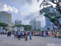 Lapangan Merdeka Medan Dipadati Pegunjung saat Long Weekend, Warga: Hemat