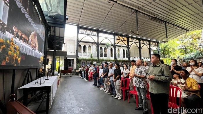 Umat Katolik ikuti Misa Kenaikan Yesus Kristus di Gereja Katedral Jakarta