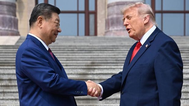 Xi Jinping dan Trump berjabat tangan saat bertemu di Beijing Xi Jinping dan Trump berjabat tangan saat bertemu di Beijing