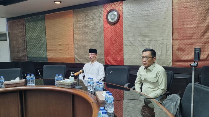 Anggota DPRD Jember, Achmad Syahri As-Siddiq (kemeja putih)-(Taufiq/detikcom)