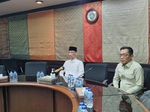 Video: Anggota DPRD Jember Ngaku Baru Pertama Merokok-Ngegame saat Rapat