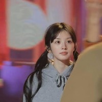  Artis Pursuit of Jade ini terlihat kasual dan kulitnya tetap bersih walaupun tak mengenakan makeup. Rambut Tian Xiwei yang diikat dua ini pun memberikan kesan polos. Foto: Dok. Instagram