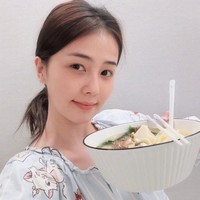 Kecantikan Bai Lu tentu tak perlu diragukan lagi. Tampil bareface pun sang aktris tetap memesona dengan tekstur asli wajahnya yang sehat. Foto: Dok. Instagram