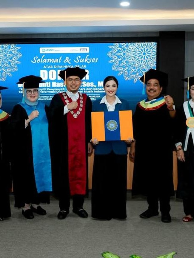 Ashanty Resmi Raih Gelar Doktor, Predikat Sangat Memuaskan
