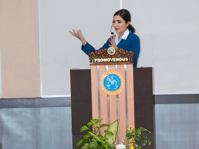 Ashanty resmi sandang gelar Doktor.