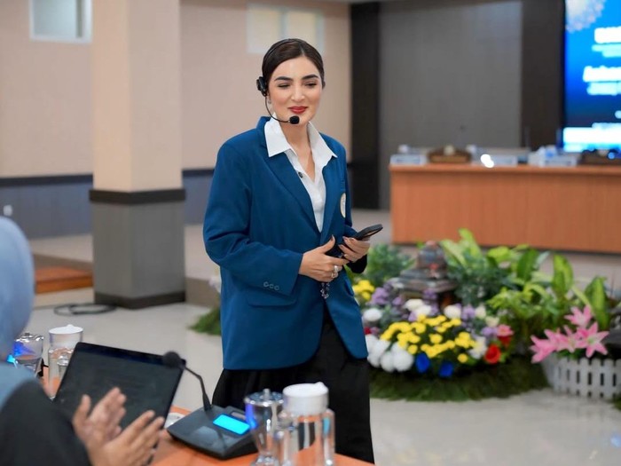 Ashanty resmi sandang gelar Doktor.