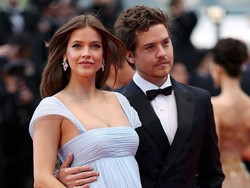 Barbara Palvin Perdana Pamer Baby Bump di Cannes, Gayanya Anggun Bak Princess