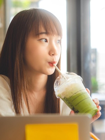Benarkah Matcha Bikin Rambut Rontok? Ini Penjelasan Dokter
