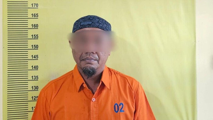 Direktorat Polairud Polda Riau menangkap calo pekerja migran ilegal yang akan diberangkatkan ke Malaysia di pelabuhan Dumai, pada Senin (11/5/2026).