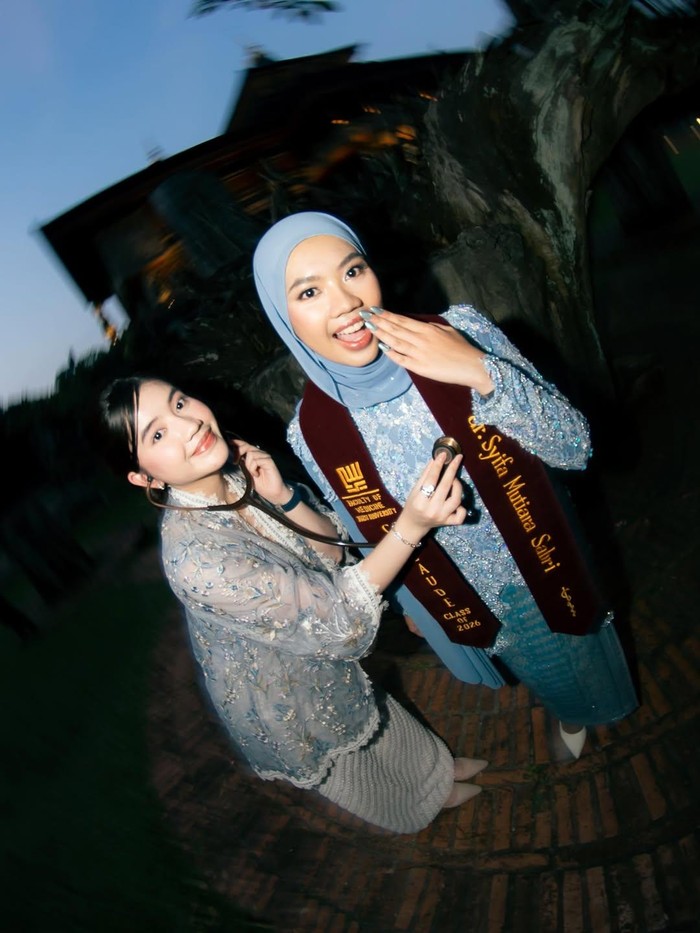Irish Bella dan Haldy Sabri hadiri wisuda Syifa.