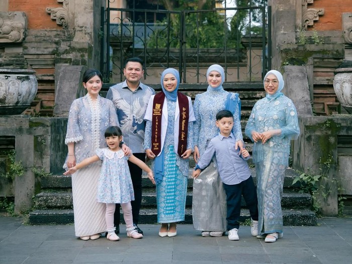 Haru dan Bangga Irish Bella, Putri Sambung Resmi Jadi Dokter