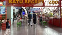 Pengunjung menikmati suasana libur panjang di kawasan Jatim Park 2 Kota Batu yang mengalami peningkatan kunjungan sejak awal pekan. (Foto: M. Bagus Ibrahim/ detikjatim)