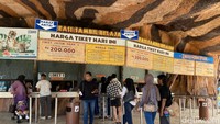 Wisatawan memadati area Batu Secret Zoo di Jatim Park 2 Kota Batu saat momen long weekend (Foto: M. Bagus Ibrahim/ detikjatim)