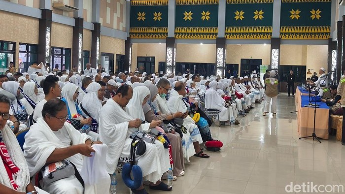 Jemaah haji kloter 16 Embarkasi Palembang terakhir diberangkatkan.