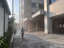 33 Pasien Dievakuasi Saat Lantai 5 Gedung PPJT RSUD dr Soetomo Terbakar