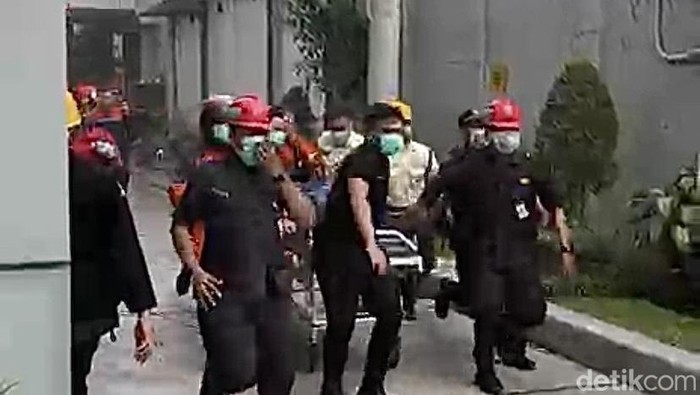 Kondisi evakuasi korban kebakaran gedung PPJT RSUD Dr Soetomo Surabaya