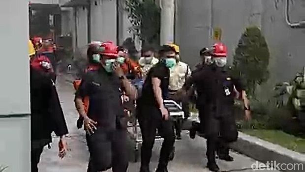 Kebakaran Gedung PPJT RSUD Dr Soetomo Surabaya Kondisi evakuasi korban kebakaran gedung PPJT RSUD Dr Soetomo Surabaya