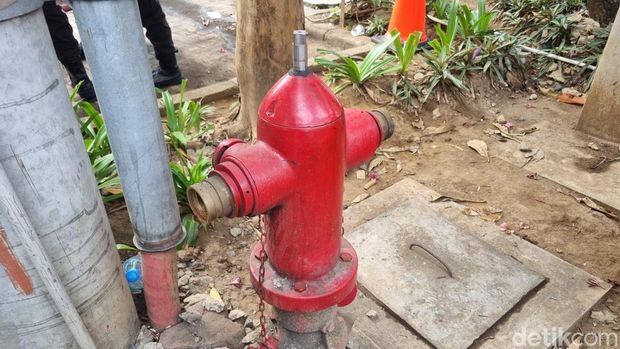 Kebakaran RS Dr Soetomo Surabaya Kondisi kebakaran di RS Dr Soetomo Surabaya