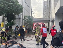 4 Petugas Damkar Terpapar Asap Saat Padamkan Kebakaran PPJT RSUD Soetomo
