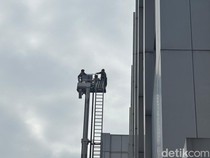 Bronto Skylift Bantu Evakuasi Pasien Kebakaran PPJT RSUD dr Soetomo