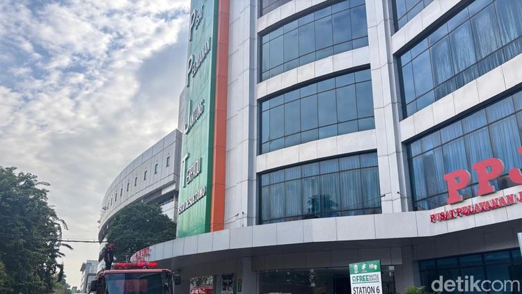 Situasi Terkini Kebakaran Gedung PPJT RSUD dr Soetomo Surabaya